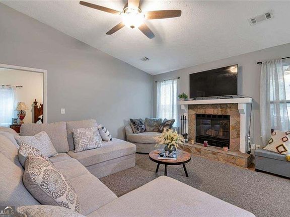 3rd image of 2000 Wendover Dr