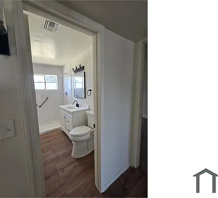 1735 E Burgess Ln — Photo 11