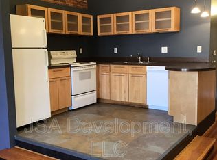 220-224 E 4th St #201, Waterloo, IA 50703