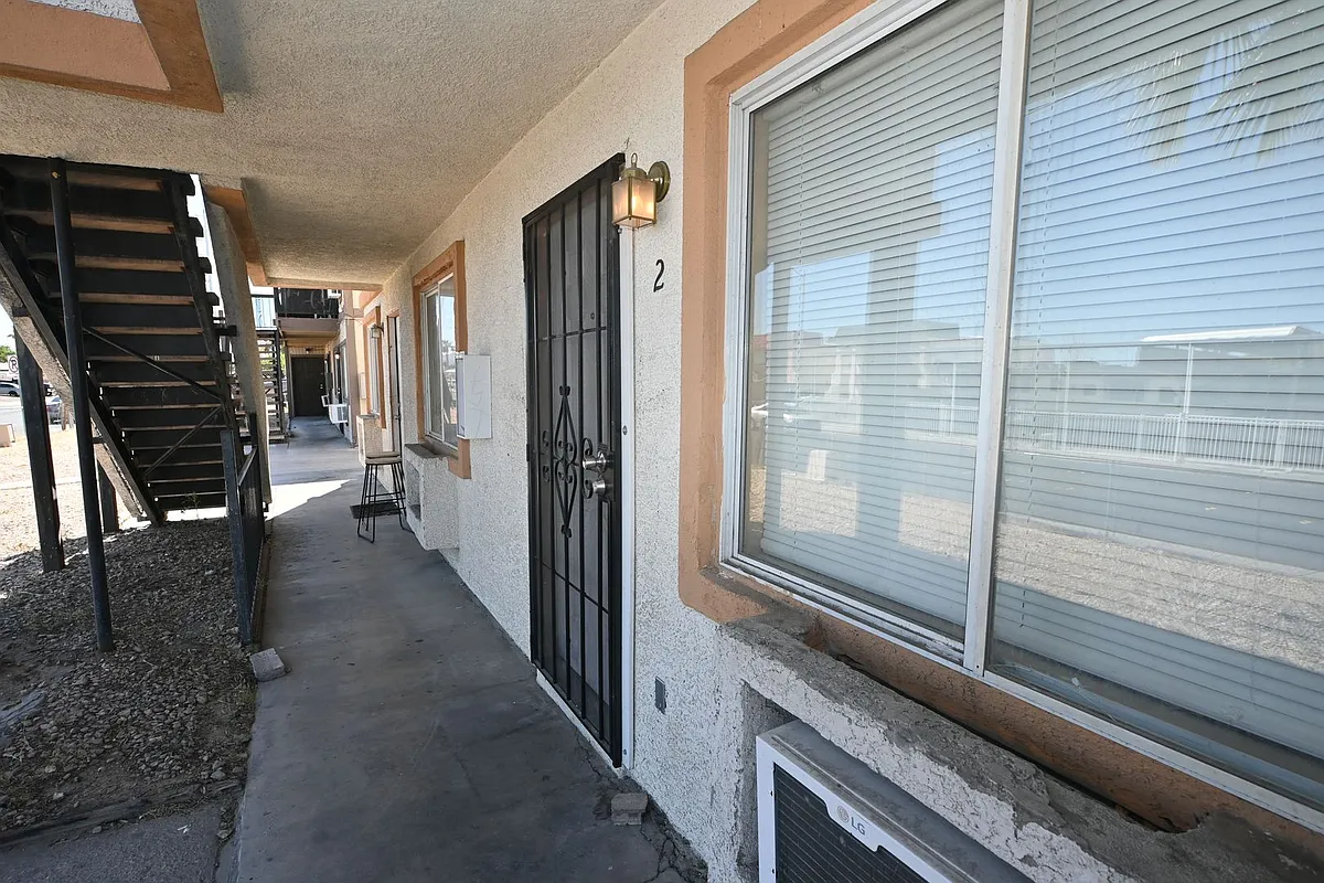 Building Photo - 3017 E Carey Ave #2