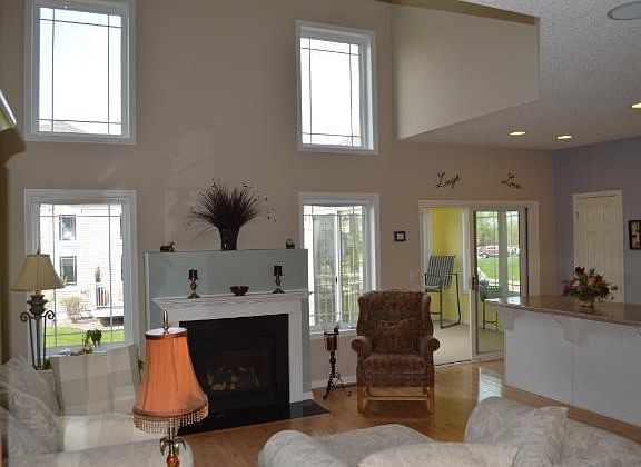 3rd image of 570 Sutherland Dr