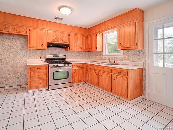 3rd image of 50 Redfield Ave