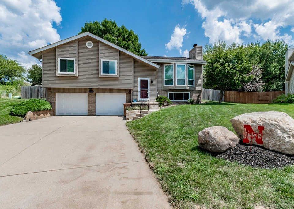 1st image of 2302 Willow Cir