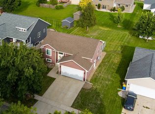 919 Deer Ln, Brookings, SD 57006