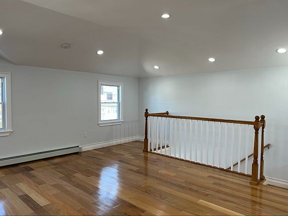 4th image of 110-22 178th St Floor 2
