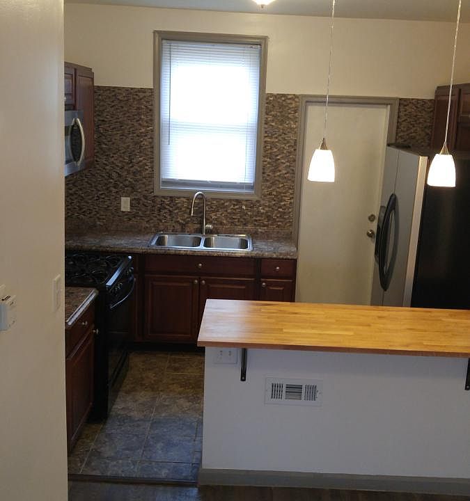 Kitchen with top-notch appliances
