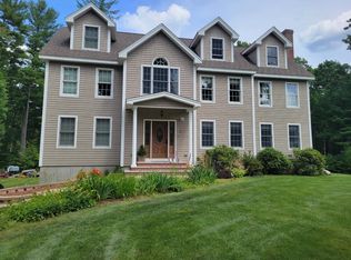 3 Deer Crossing Cir, Londonderry, NH 03053