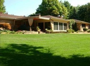 5 Cherrywood Ln, Bloomington, IL