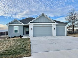 1973 Longview Dr, Liberty, MO 64068