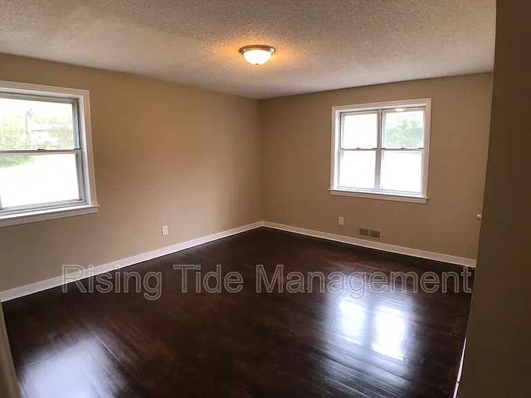 724 Self Dr — Photo 3