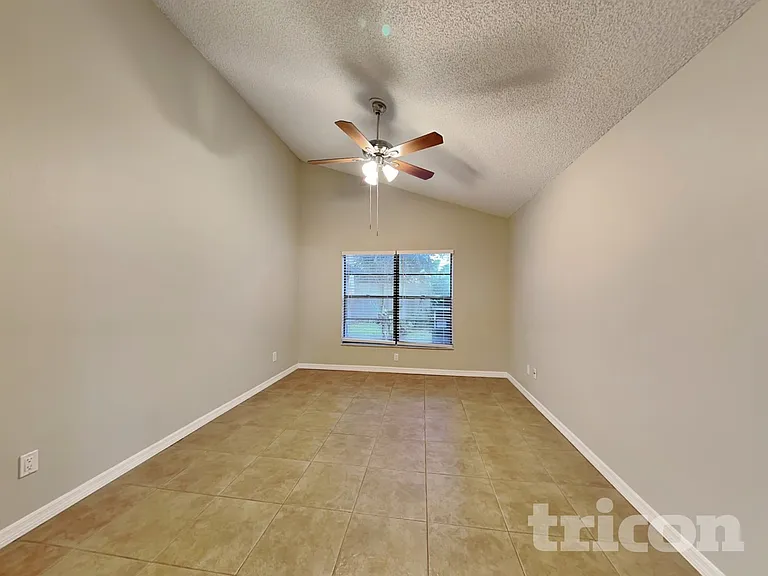 419 E Springtree Way — Photo 7