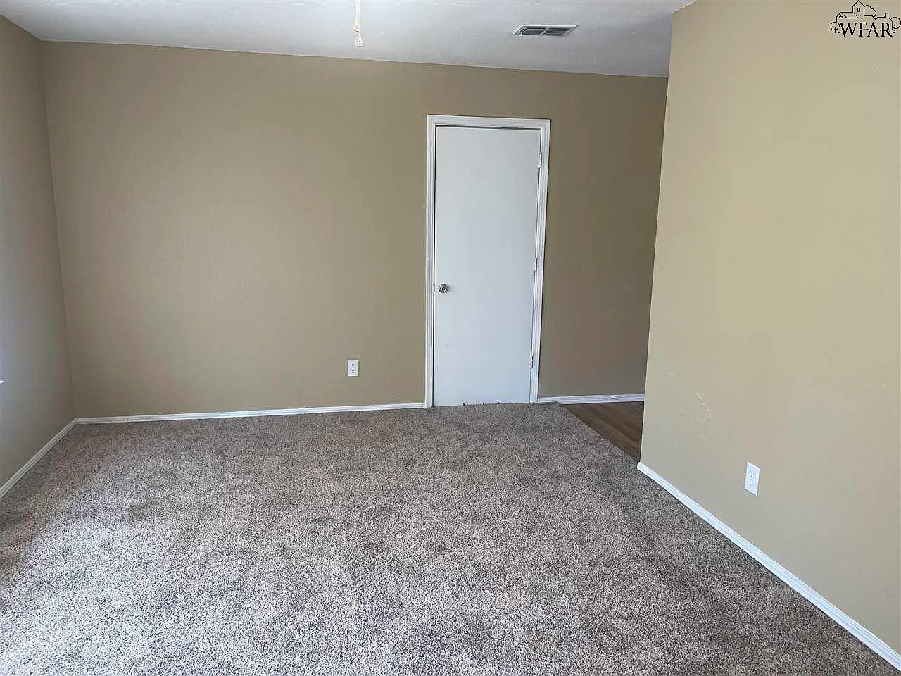 3 bed, 1.0 bath, 1052 sqft, $1,350 — Photo 2
