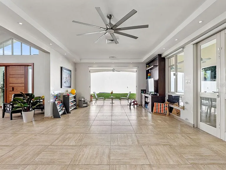 251 Dorado Bch E — Photo 13