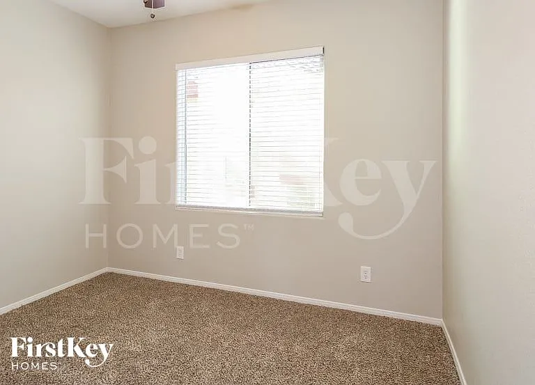 10552 Lessona St — Photo 11