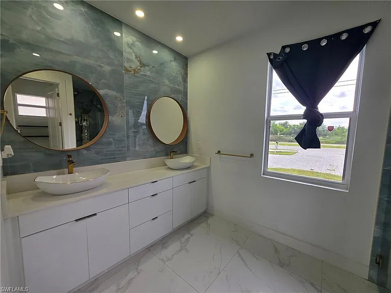 331 Nelson Rd N — Photo 22