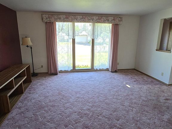 5th image of 1612 E Plaza Dr