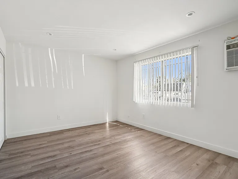 6300 Lankershim Blvd — Photo 5