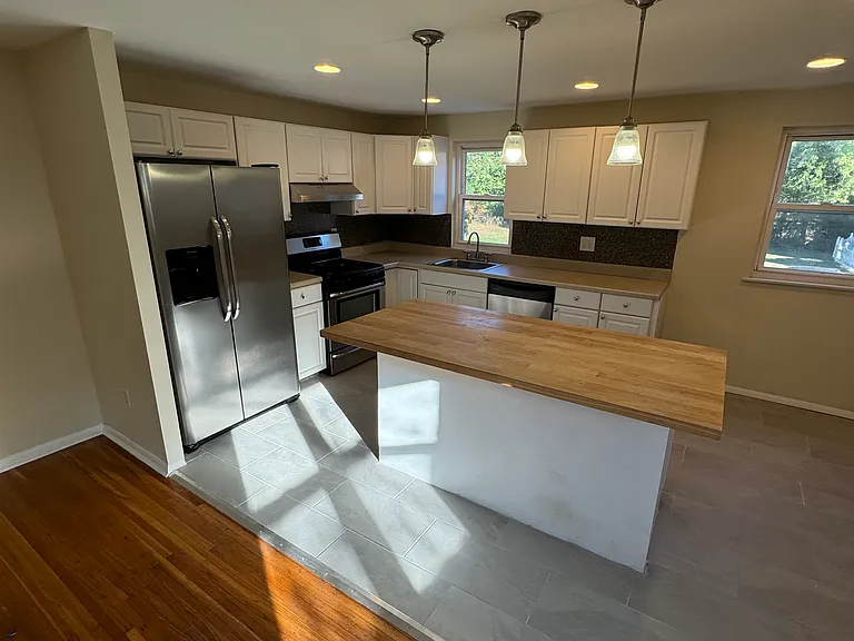 648 Jackson St — Photo 13