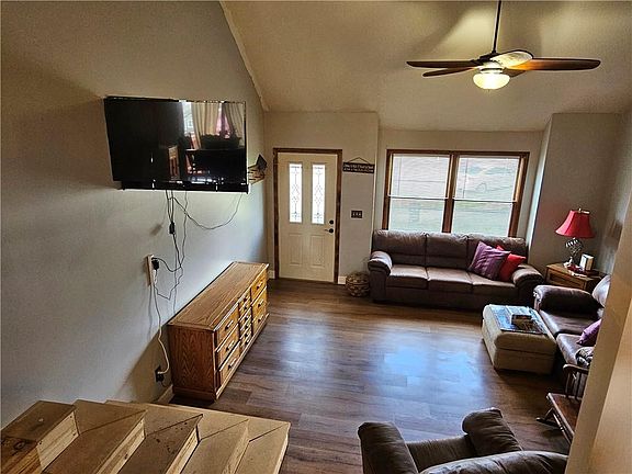 3rd image of 303 Amesbury Dr