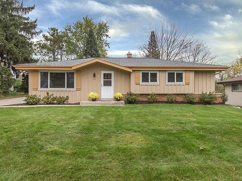 1st image of W236N6518 Hillview Dr
