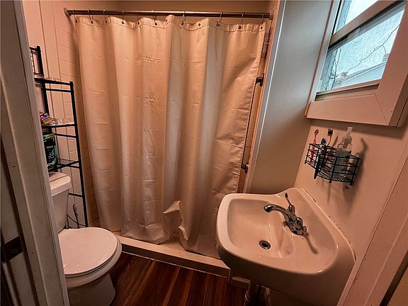 5th image of 1310 Wallace St
