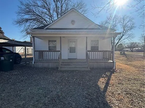 213 W 5th St, Mound Valley, KS 67354