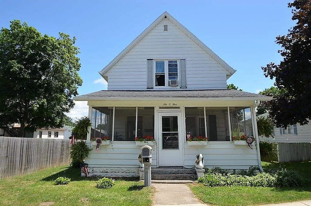 605 S Cavin St photo 1