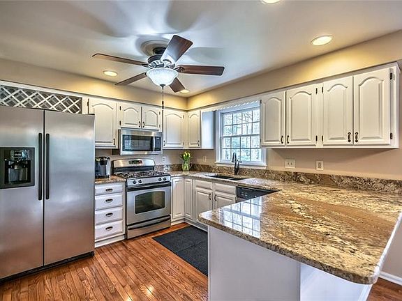 5th image of 704 Nottingham Ct