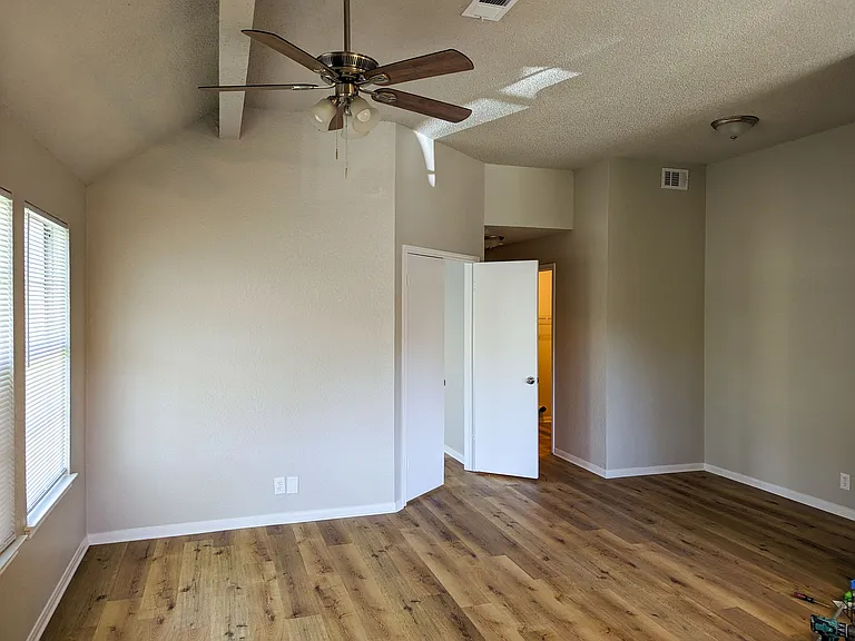 2314 Lazy Ridge Dr — Photo 6