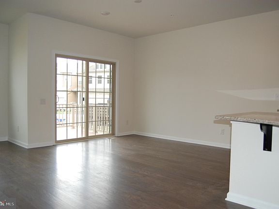 4th image of 8 Nicklaus Dr