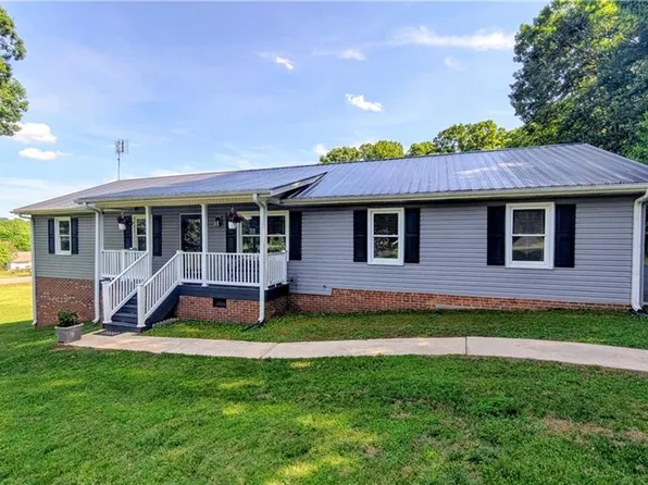 2474 Woodridge Dr, Asheboro, NC 27205