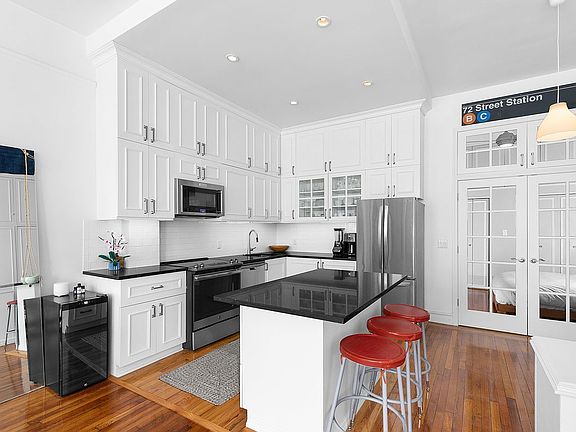 2nd image of 54 W 74th St APT 403