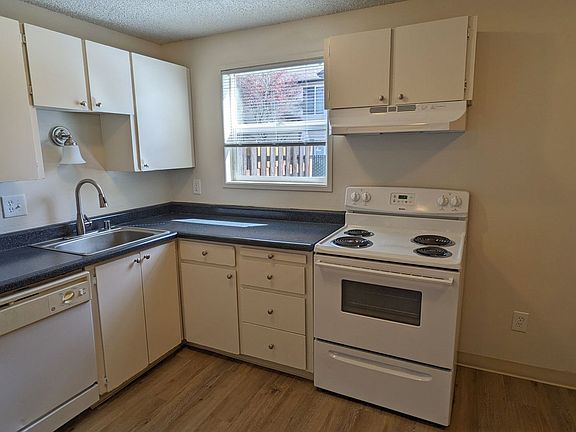 5th image of 15912 SE 2nd St APT A