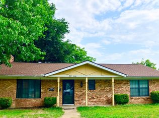 830 Windsor Pl, Grand Prairie, TX 75051