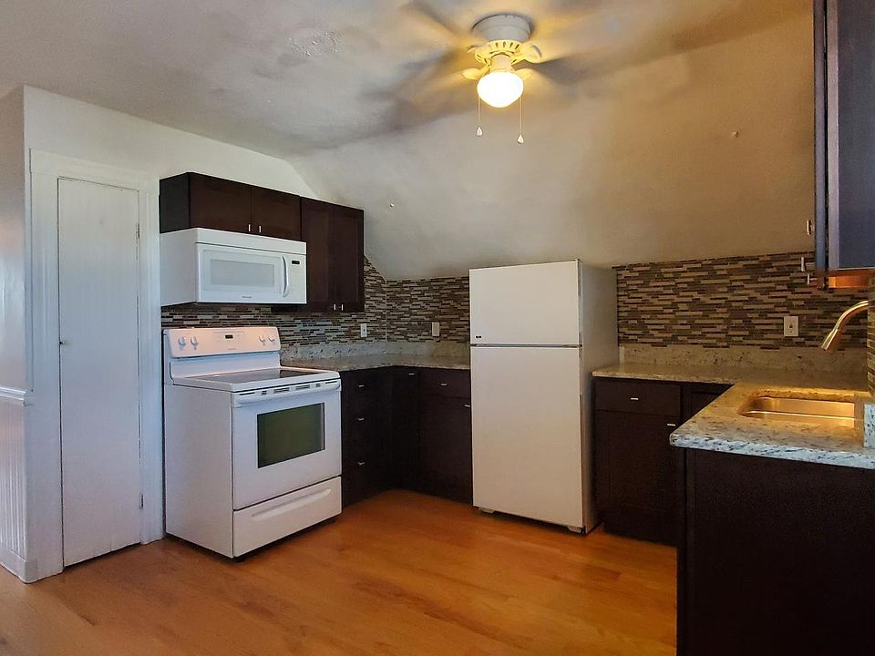 Kitchen w/Pantry