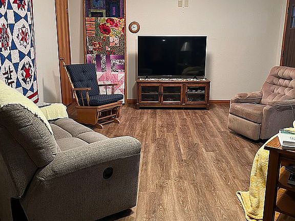 4th image of 311 Oak St