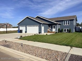 3294 Lyons Ave, Dickinson, ND 58601