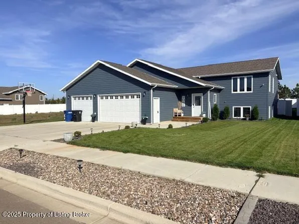 3294 Lyons Ave, Dickinson, ND 58601