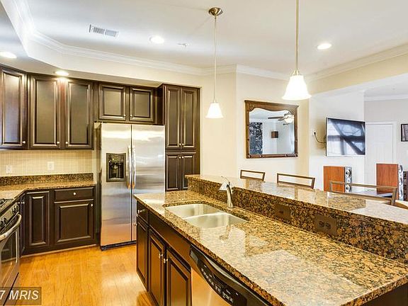 3rd image of 15284 Regents Park Dr