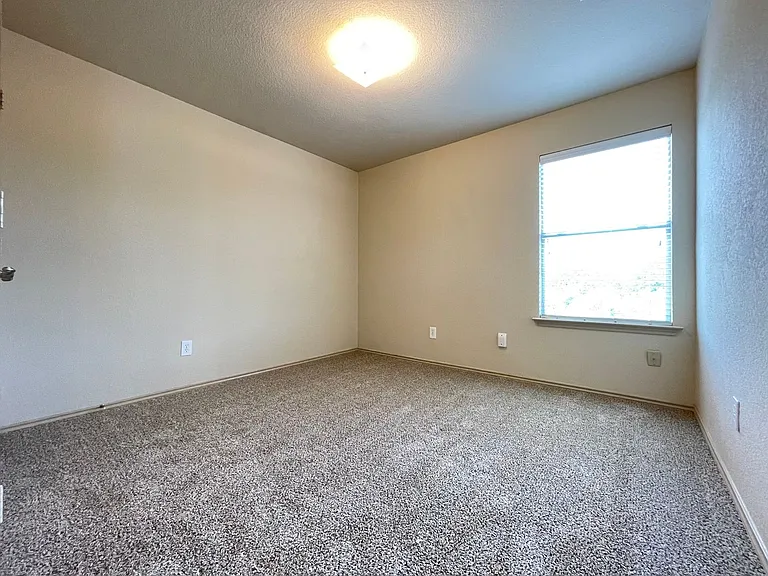 5913 Missy Ln — Photo 15