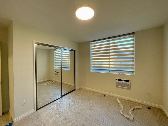 5th image of 2638 S Barrington Ave #102