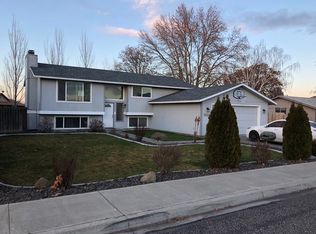 1516 W 19th Ave, Kennewick, WA