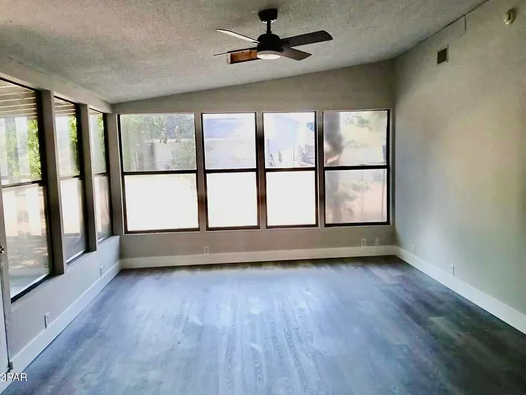 1825 Watkins Ave — Photo 5
