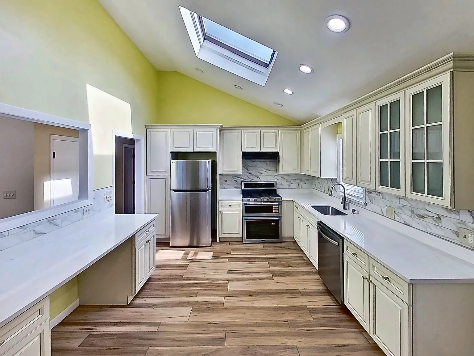 3 bed, 1280 sqft, $3,000 — Photo 3