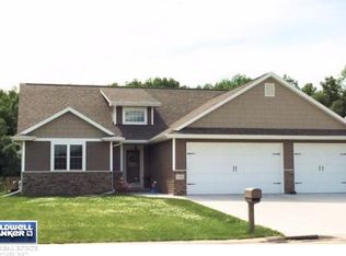 N8989 Spring Valley Rd, Menasha, WI 54952