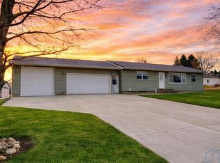 605 N 1st St, Doon, IA 51235