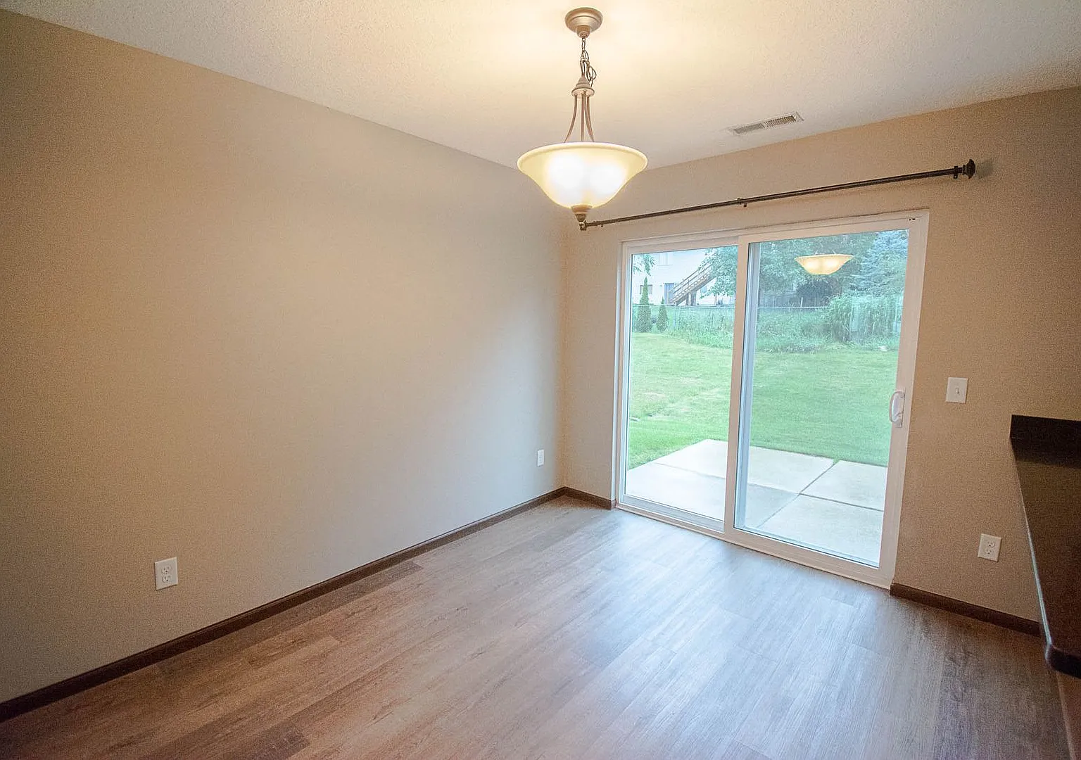 Modern Townhome in a Convenient NW Location — Photo 4