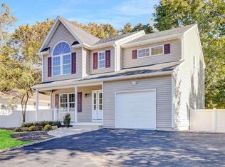 15 Condor Rd, Rocky Point, NY 11778