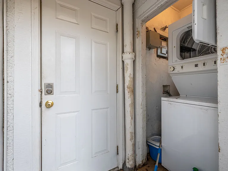 1402 W Market St #1402 — Photo 13