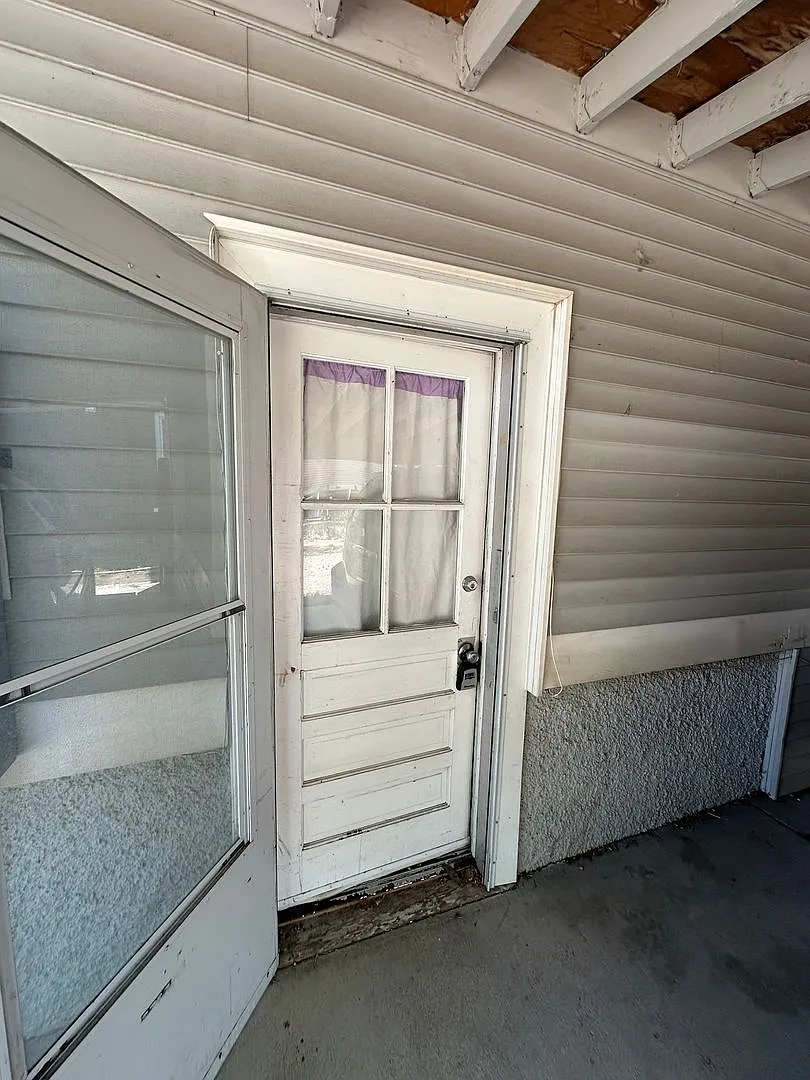SK1201 — Photo 1